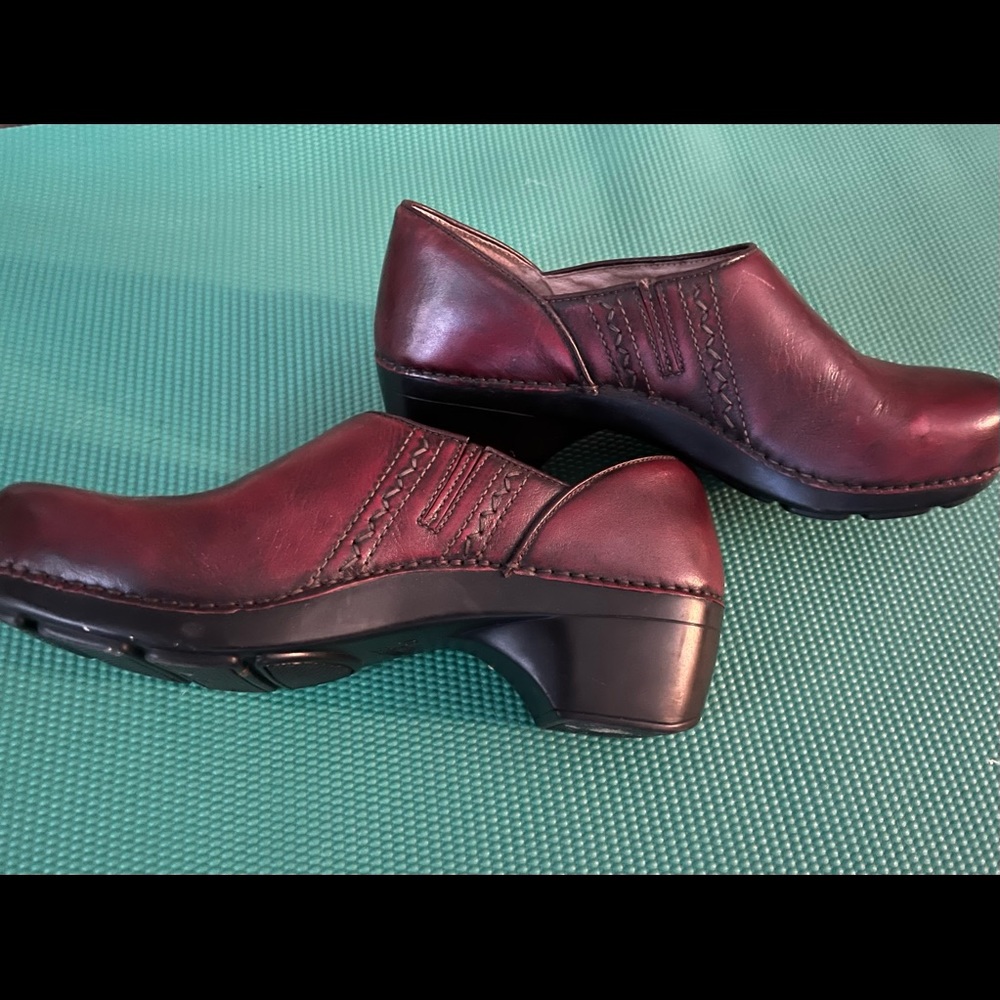 Dansko clogs size 43